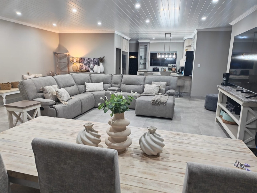 To Let 3 Bedroom Property for Rent in Flamwood North West